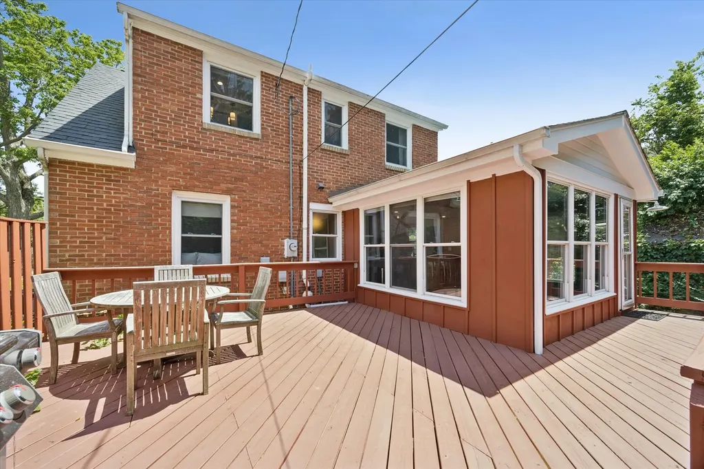 817 North Eagle Street Naperville IL 60563