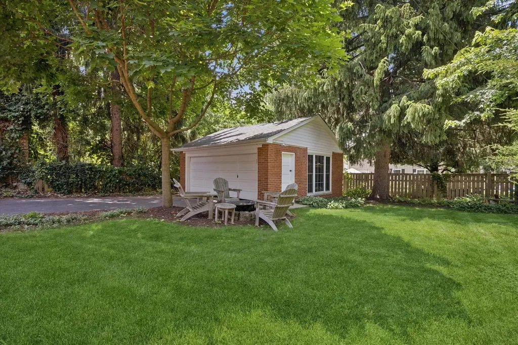 817 North Eagle Street Naperville IL 60563