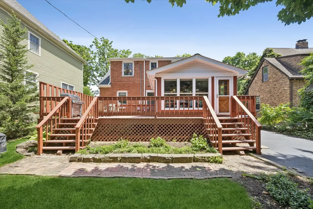 817 North Eagle Street Naperville IL 60563
