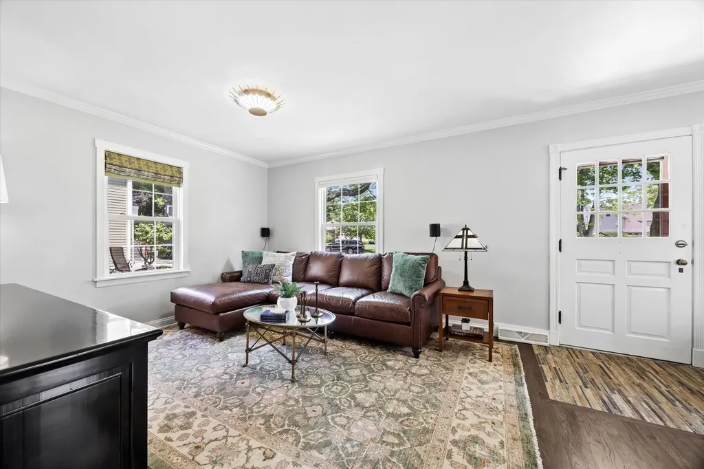 817 North Eagle Street Naperville IL 60563