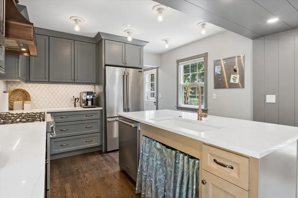 817 North Eagle Street Naperville IL 60563