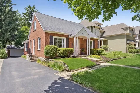 817 North Eagle Street Naperville IL 60563