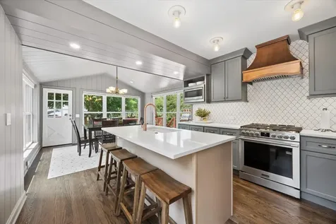 817 North Eagle Street Naperville IL 60563