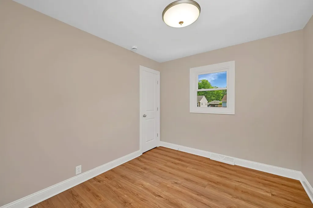 512 North Westlawn Avenue Aurora IL 60506