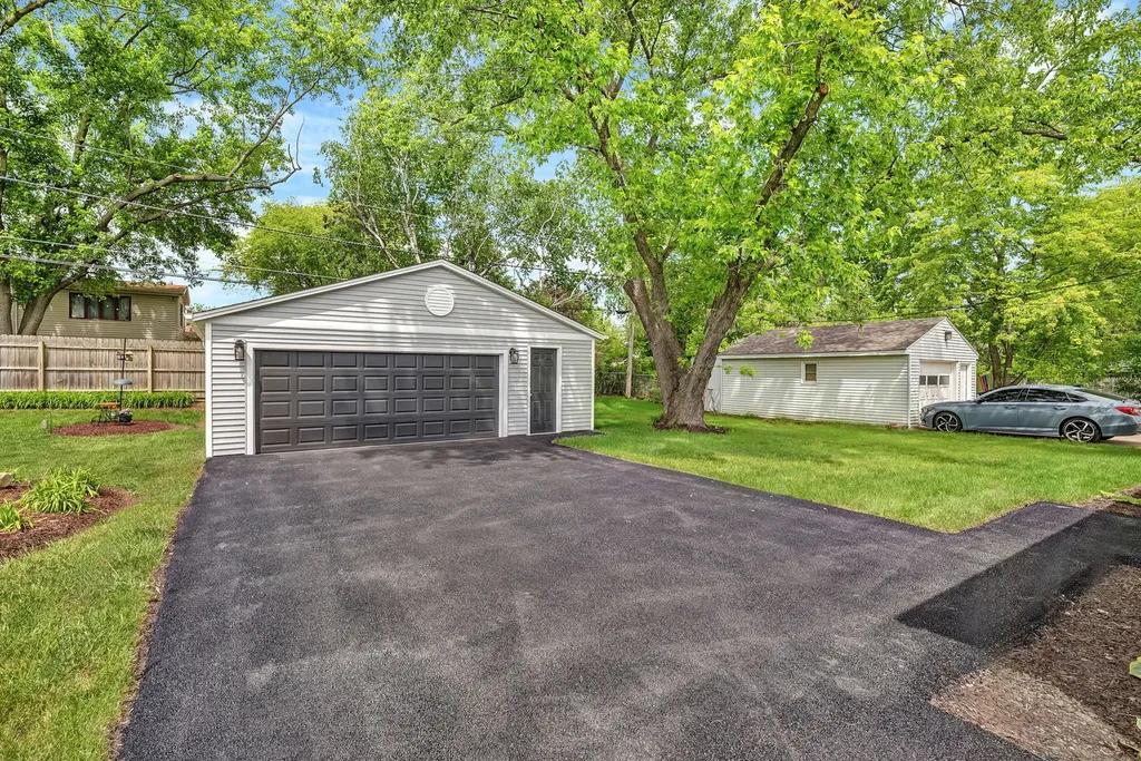 512 North Westlawn Avenue Aurora IL 60506
