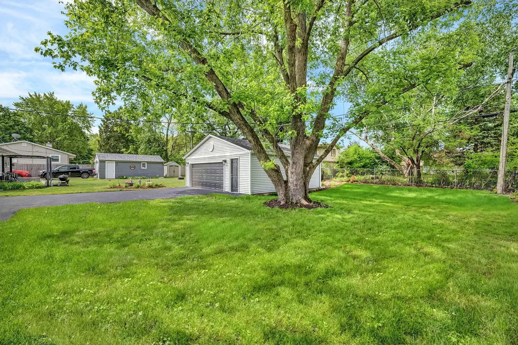 512 North Westlawn Avenue Aurora IL 60506