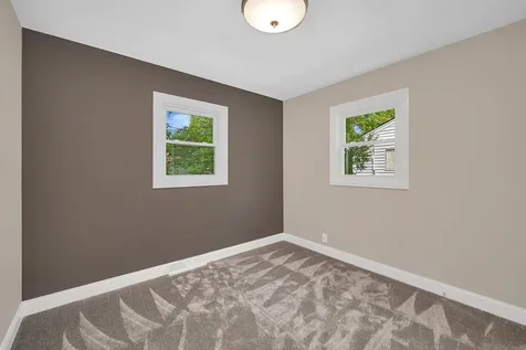 512 North Westlawn Avenue Aurora IL 60506
