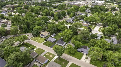 512 North Westlawn Avenue Aurora IL 60506