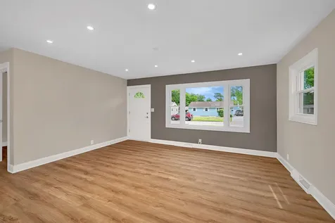 512 North Westlawn Avenue Aurora IL 60506