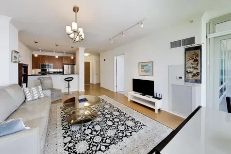 1570 Elmwood Avenue Evanston IL 60201
