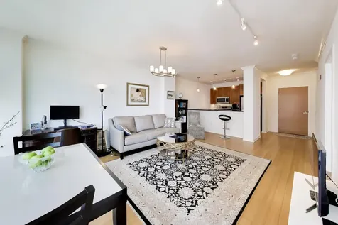 1570 Elmwood Avenue Evanston IL 60201