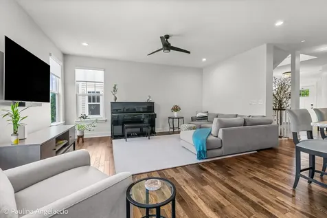 516 Pershing Court Barrington IL 60010