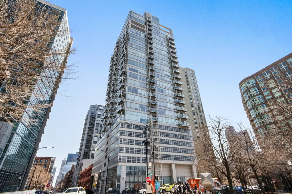 653 North Kingsbury Street Chicago IL 60610