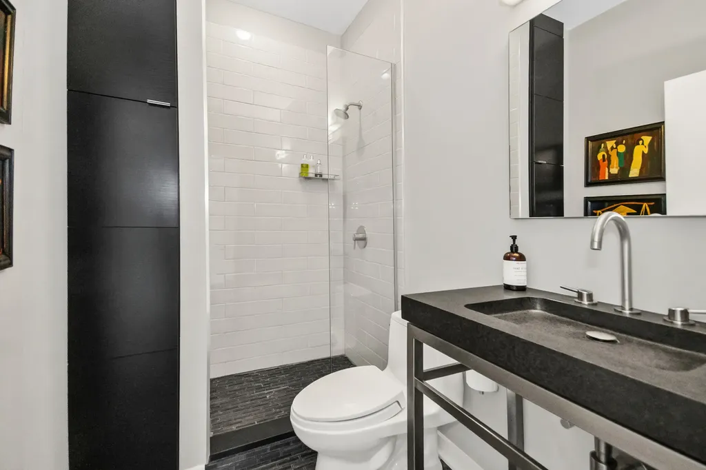 653 North Kingsbury Street Chicago IL 60610