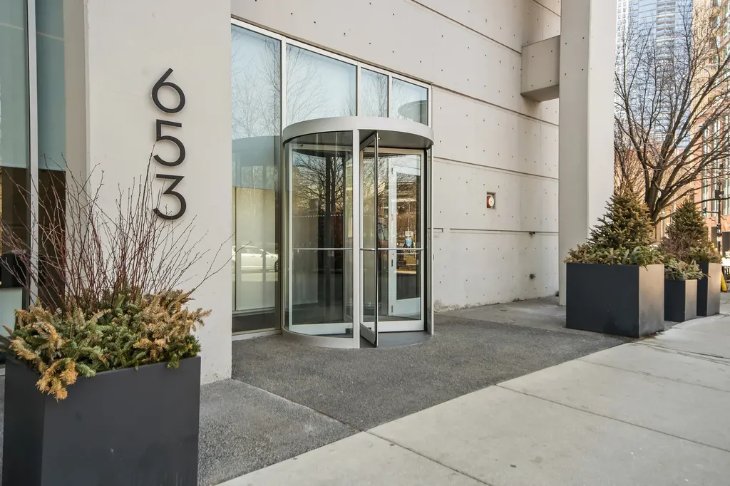 653 North Kingsbury Street Chicago IL 60610