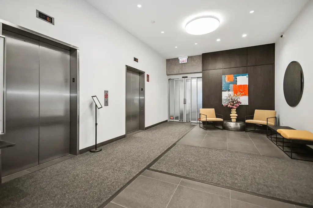 653 North Kingsbury Street Chicago IL 60610