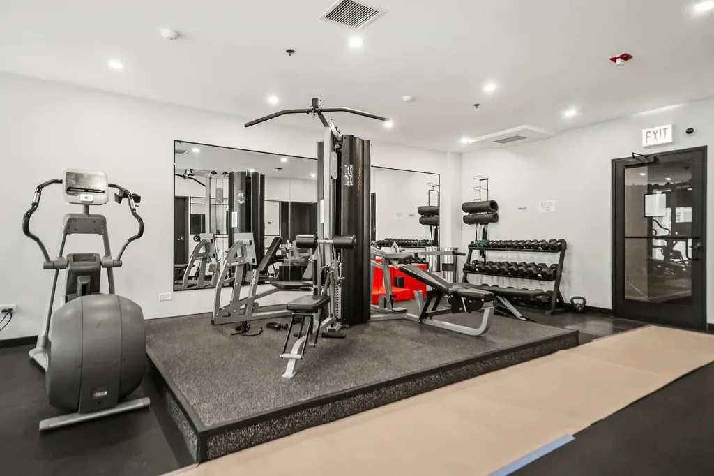 653 North Kingsbury Street Chicago IL 60610