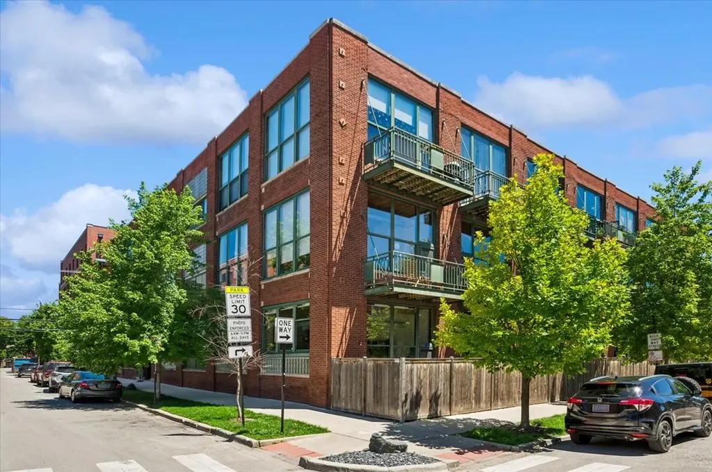 2654 West Medill Avenue Chicago IL 60647