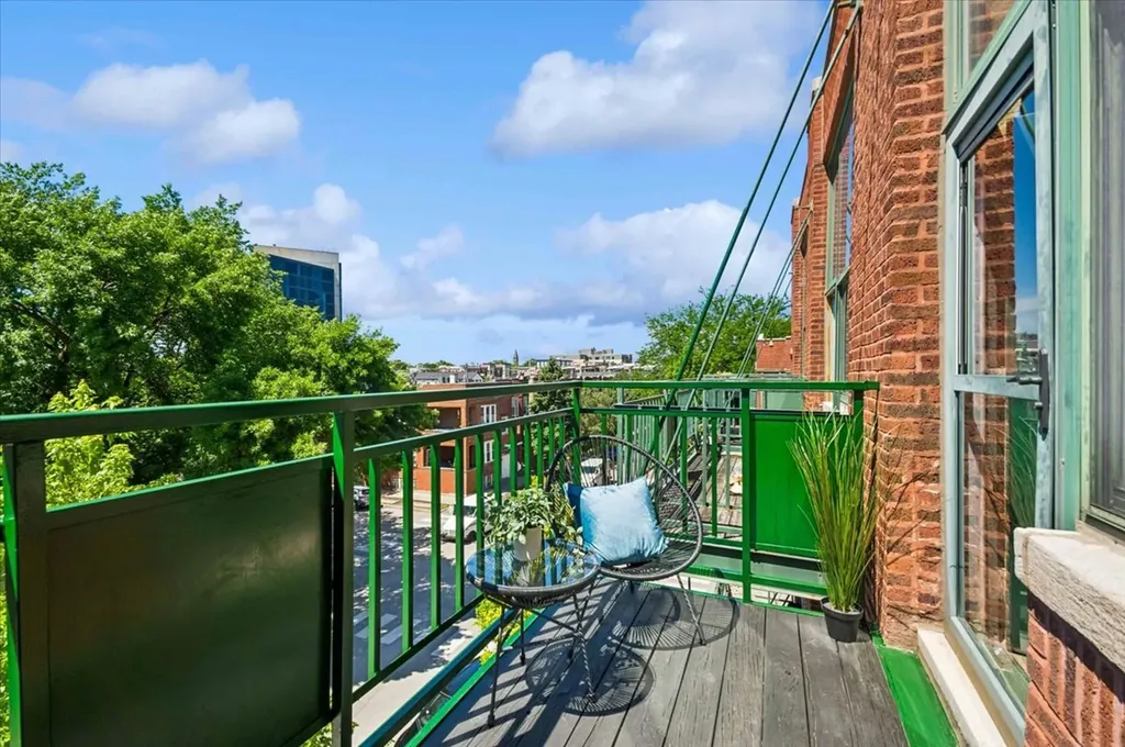 2654 West Medill Avenue Chicago IL 60647