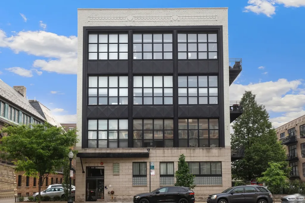 1918 South Michigan Avenue Chicago IL 60616