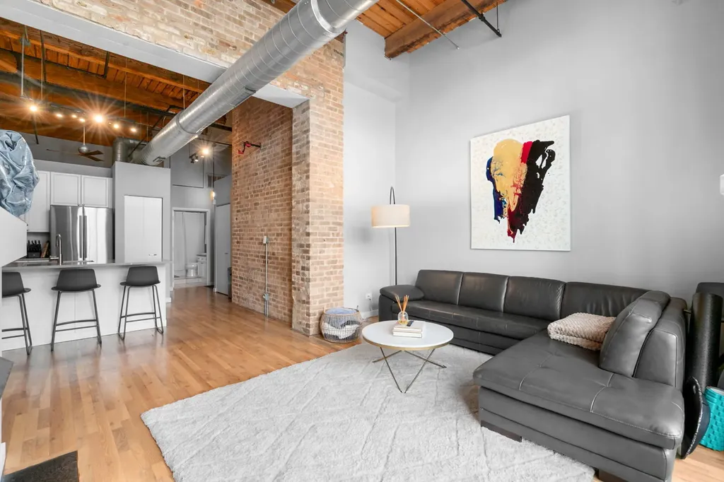 1918 South Michigan Avenue Chicago IL 60616