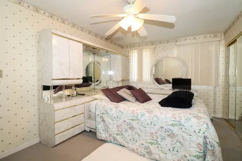 200 Navajo Trail Buffalo Grove IL 60089