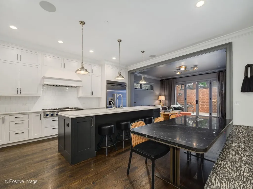 2122 North Magnolia Avenue Chicago IL 60614