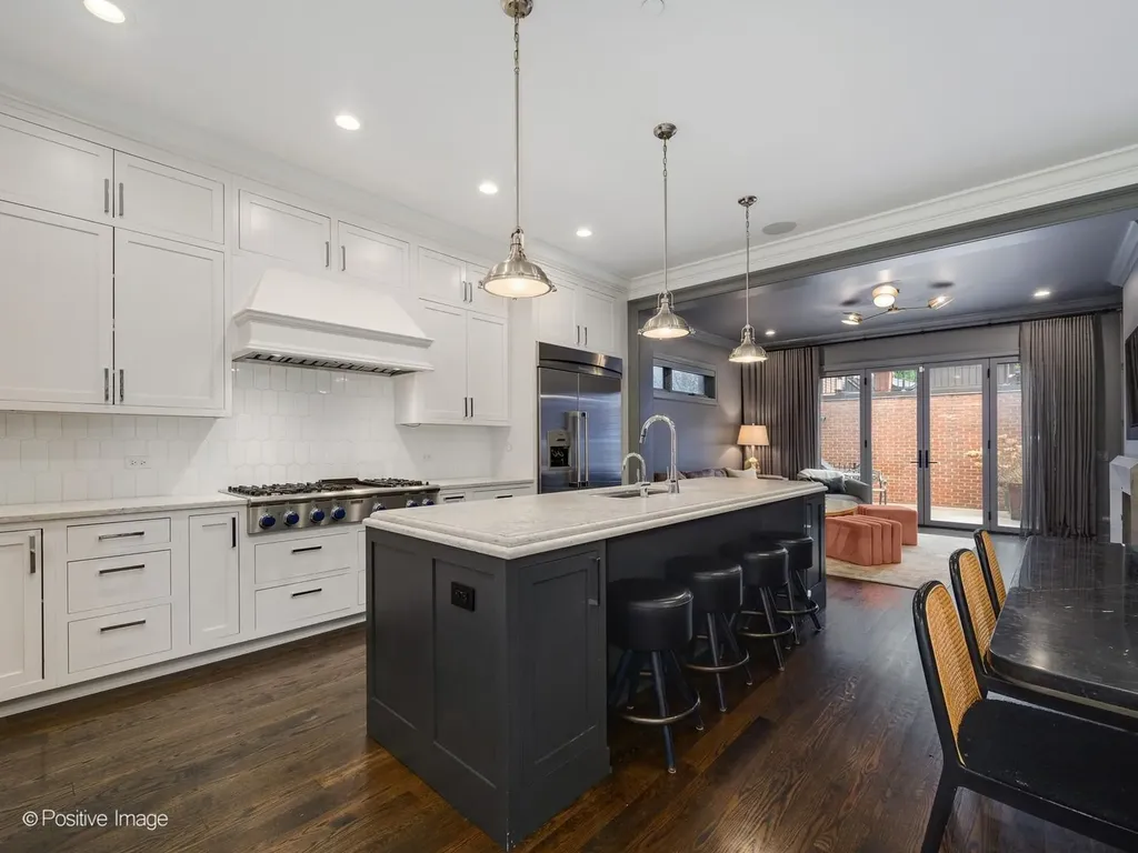 2122 North Magnolia Avenue Chicago IL 60614