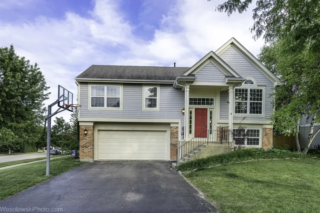 1 Coventry Court South Elgin IL 60177