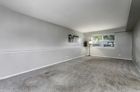 1 Coventry Court South Elgin IL 60177