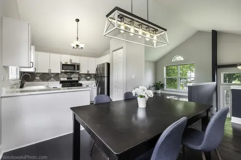 1 Coventry Court South Elgin IL 60177