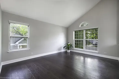 1 Coventry Court South Elgin IL 60177