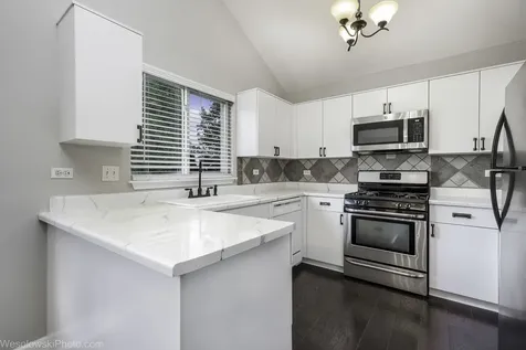 1 Coventry Court South Elgin IL 60177