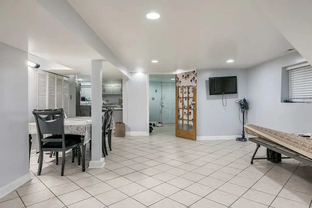 4958 North Keeler Avenue Chicago IL 60630
