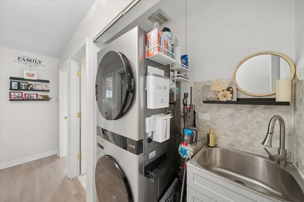 854 Sunrise Place Roselle IL 60172