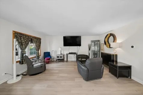 854 Sunrise Place Roselle IL 60172