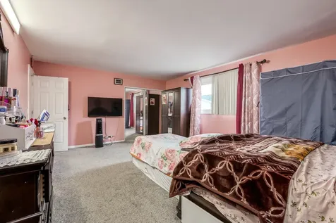 8828 Dee Road Des Plaines IL 60016
