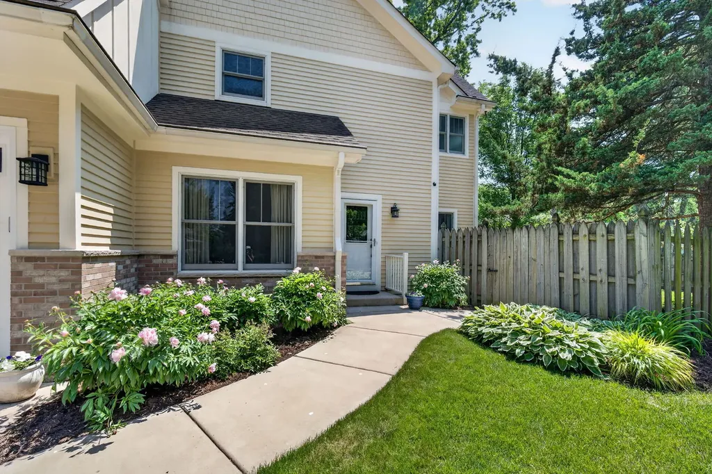1045 Magnolia Lane Naperville IL 60540