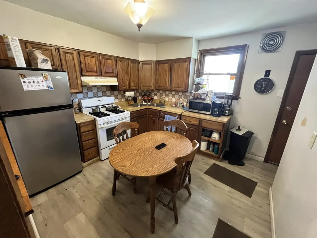 10939 South Avenue F Chicago IL 60617
