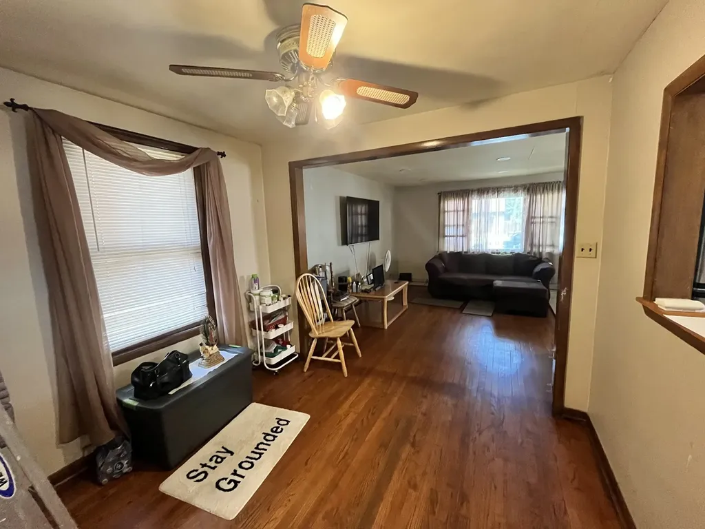 10939 South Avenue F Chicago IL 60617