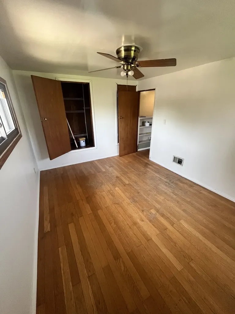 10939 South Avenue F Chicago IL 60617