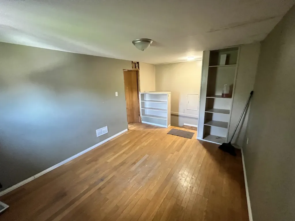 10939 South Avenue F Chicago IL 60617