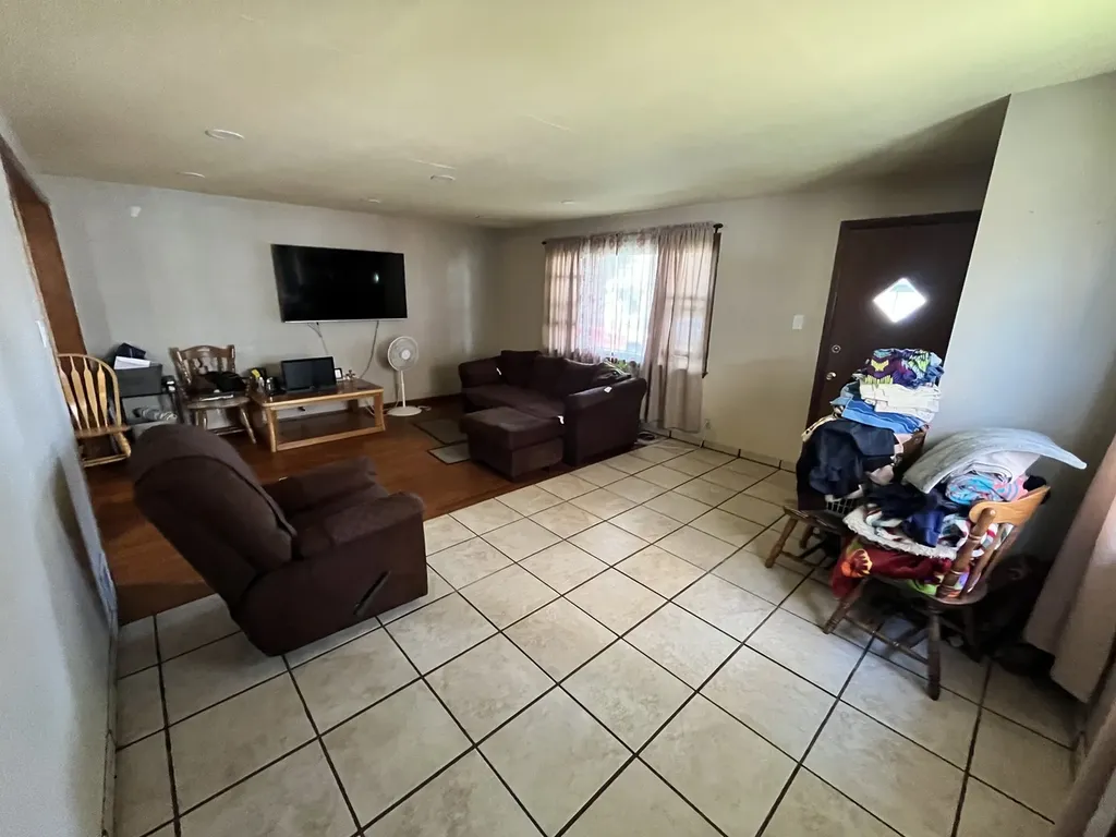 10939 South Avenue F Chicago IL 60617