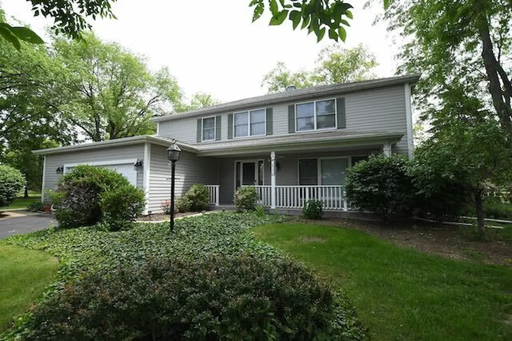 1817 Charnbrook Drive Mchenry IL 60051