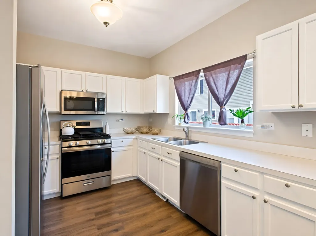 2443 Courtyard Circle Aurora IL 60506