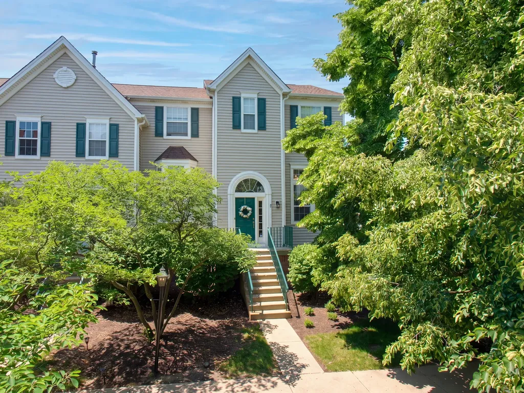 2443 Courtyard Circle Aurora IL 60506