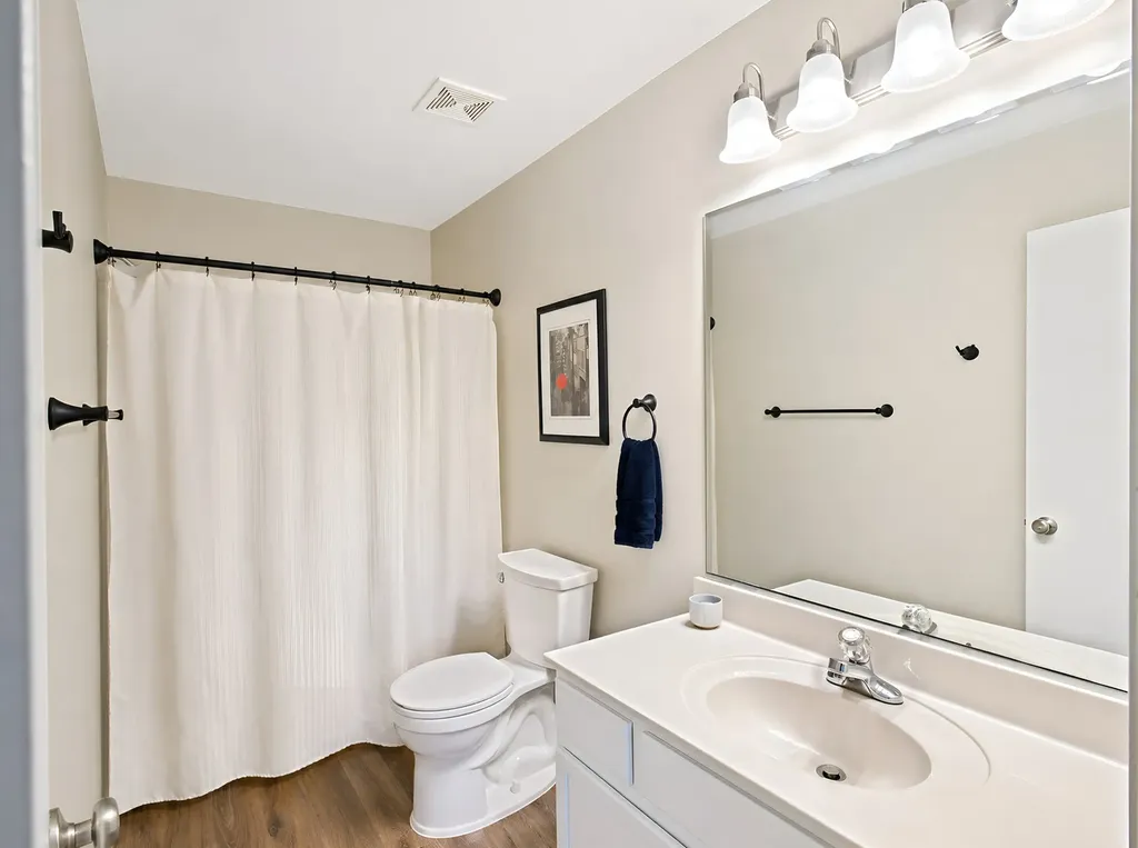 2443 Courtyard Circle Aurora IL 60506