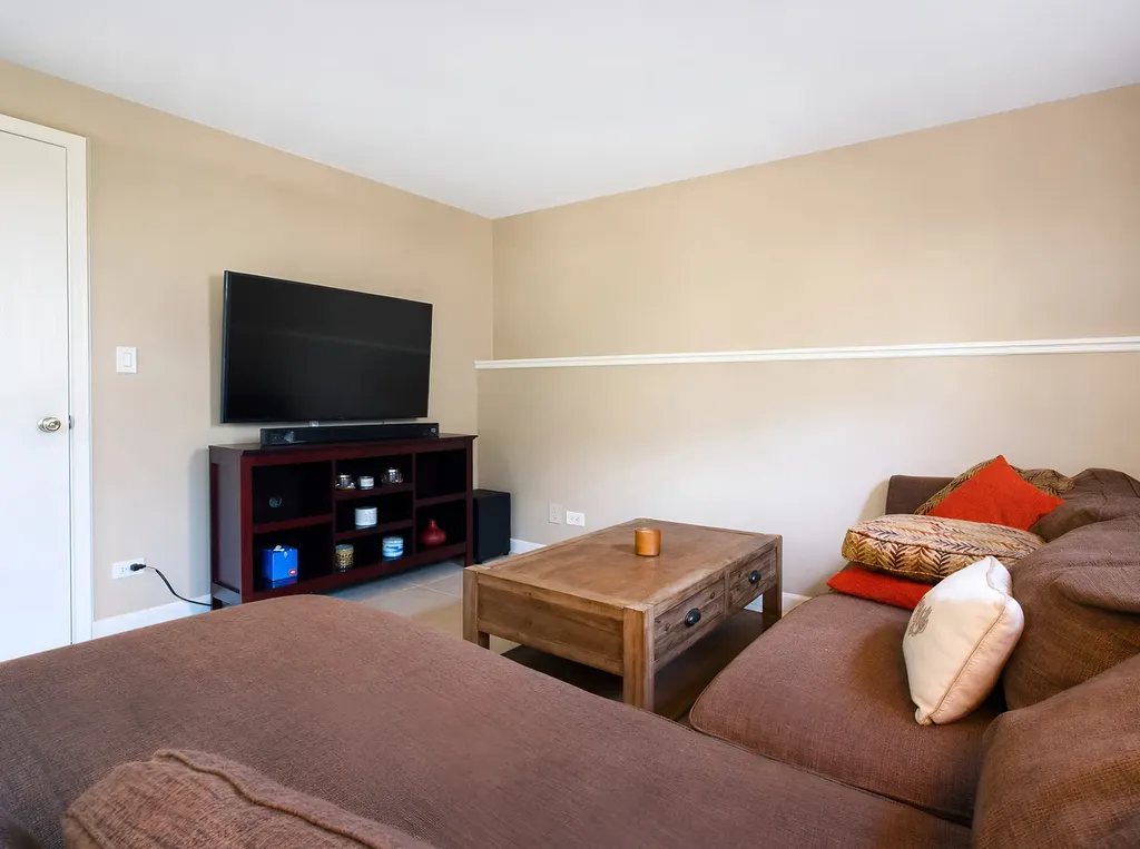 2443 Courtyard Circle Aurora IL 60506