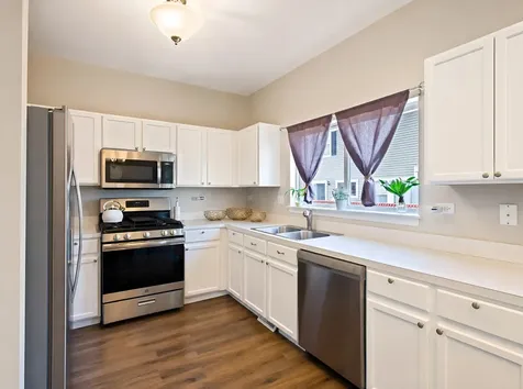 2443 Courtyard Circle Aurora IL 60506