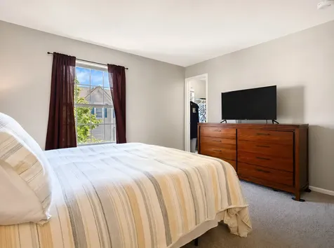 2443 Courtyard Circle Aurora IL 60506